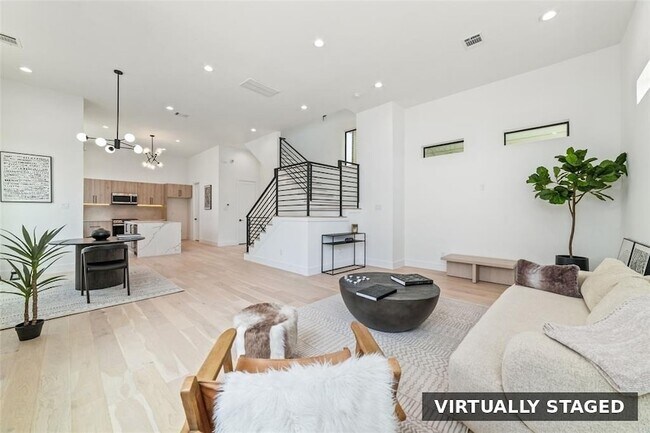 Building Photo - 5905 Fairdale Ln