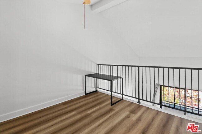 Building Photo - 10982 Roebling Ave