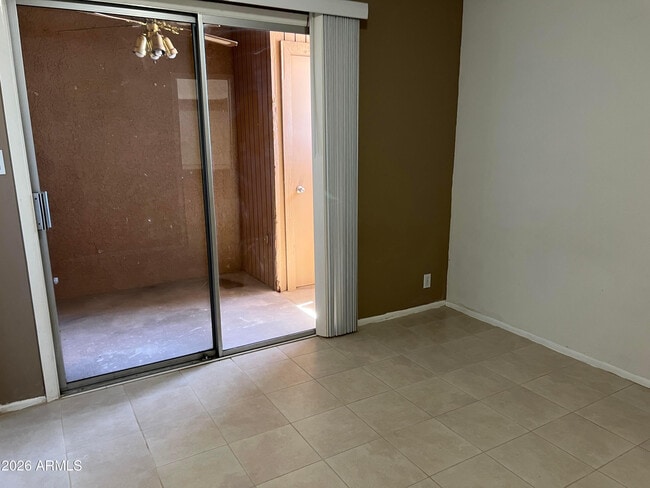 Building Photo - 501 W Yukon Dr