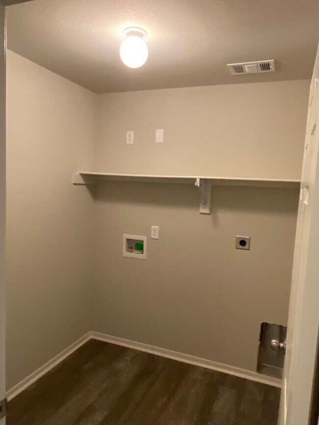 Building Photo - *NOW PRELEASING!*  Four Bedroom | Two Bath Home in Walcott Springs