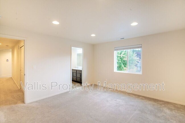 Building Photo - 4850 Heathwood St NE