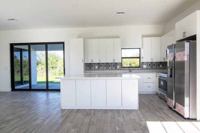 Building Photo - 8126 Thruso Rd