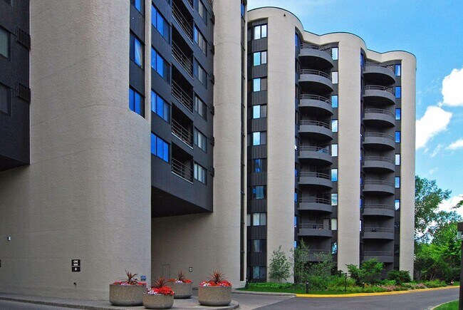 Building Photo - 3141 Dean Court #502