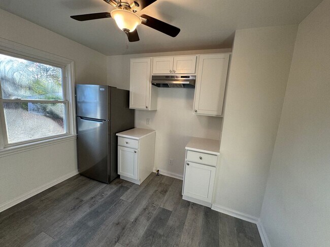 Building Photo - Newly updated 3 bd house in Euclid- NO VOU...