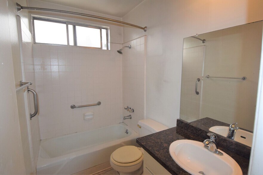 Building Photo - 12050 Tiara St