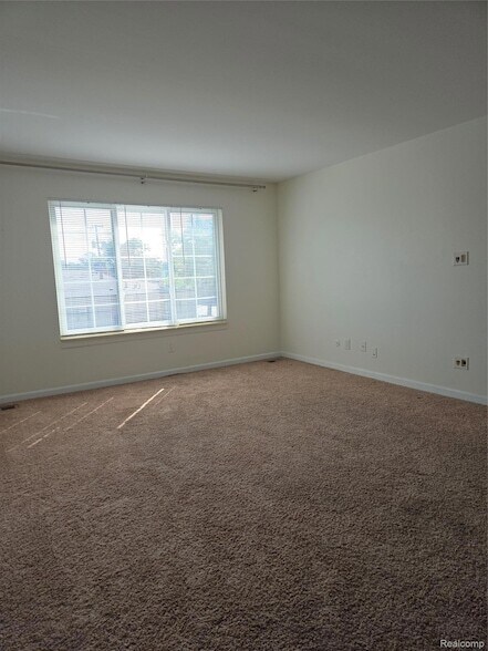Building Photo - 1160 Catalpa Dr