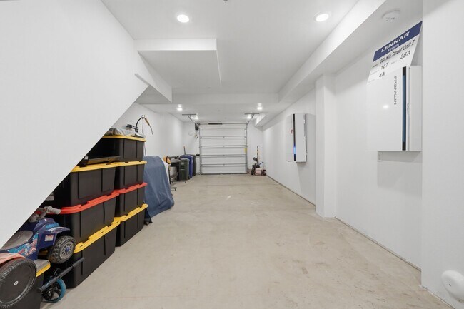 Building Photo - 850 Kili St