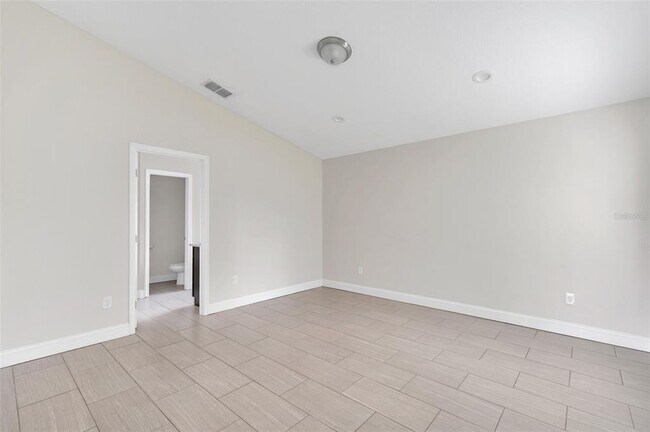 Building Photo - 2036 Hillview Cir