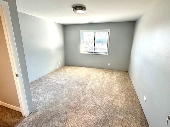 Building Photo - 4 Oak Creek Dr