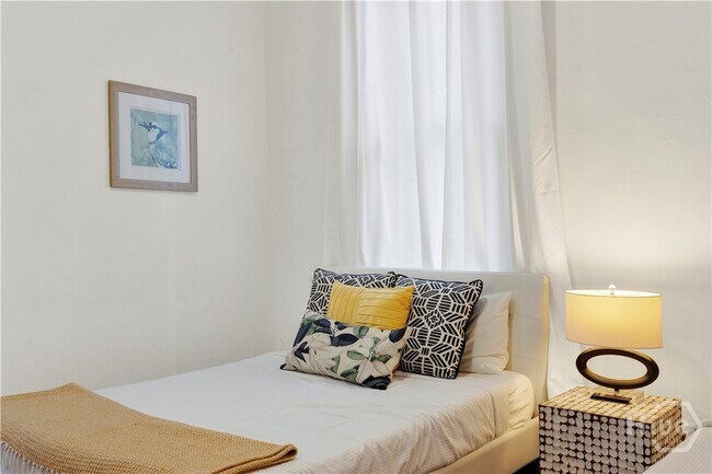 Building Photo - 118 W Waldburg St