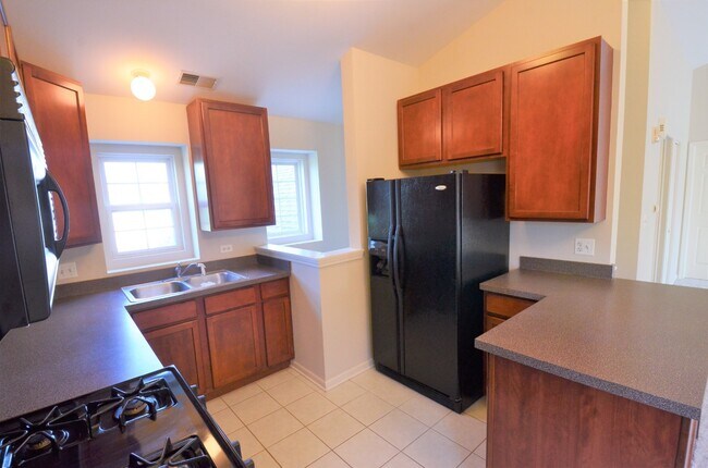 Building Photo - 2843 Rutland Cir