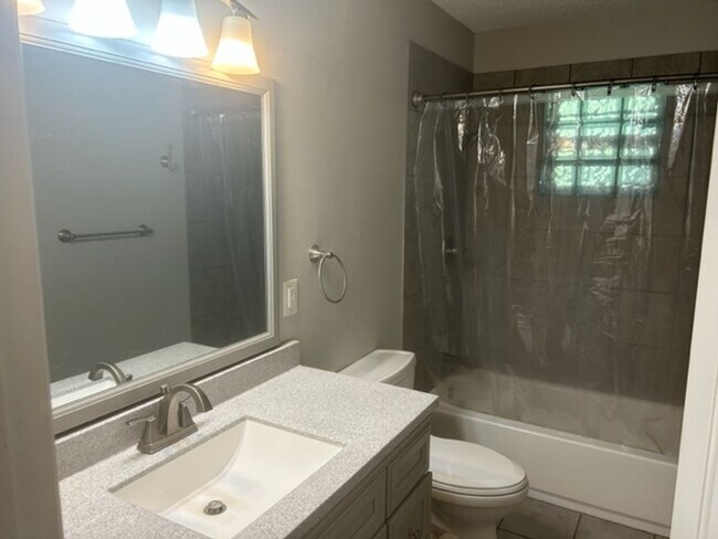 Building Photo - FOR LEASE! NEWLY REMODELED 3 BED/1.5 BATH HOME IN CARL JUNCTION-$1300 RENT-$1300 DEPOSIT
