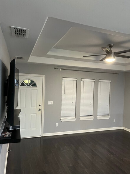 Building Photo - 2008 N Cummings Ave