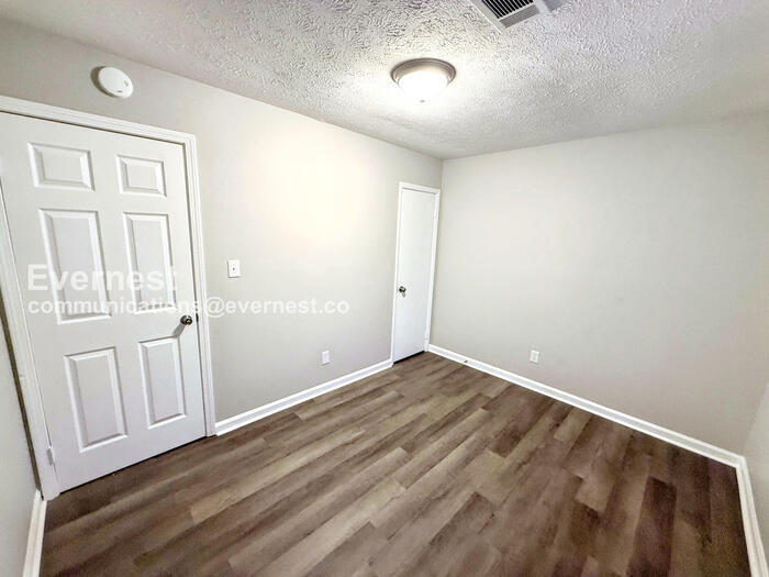 Building Photo - 436 Henry St