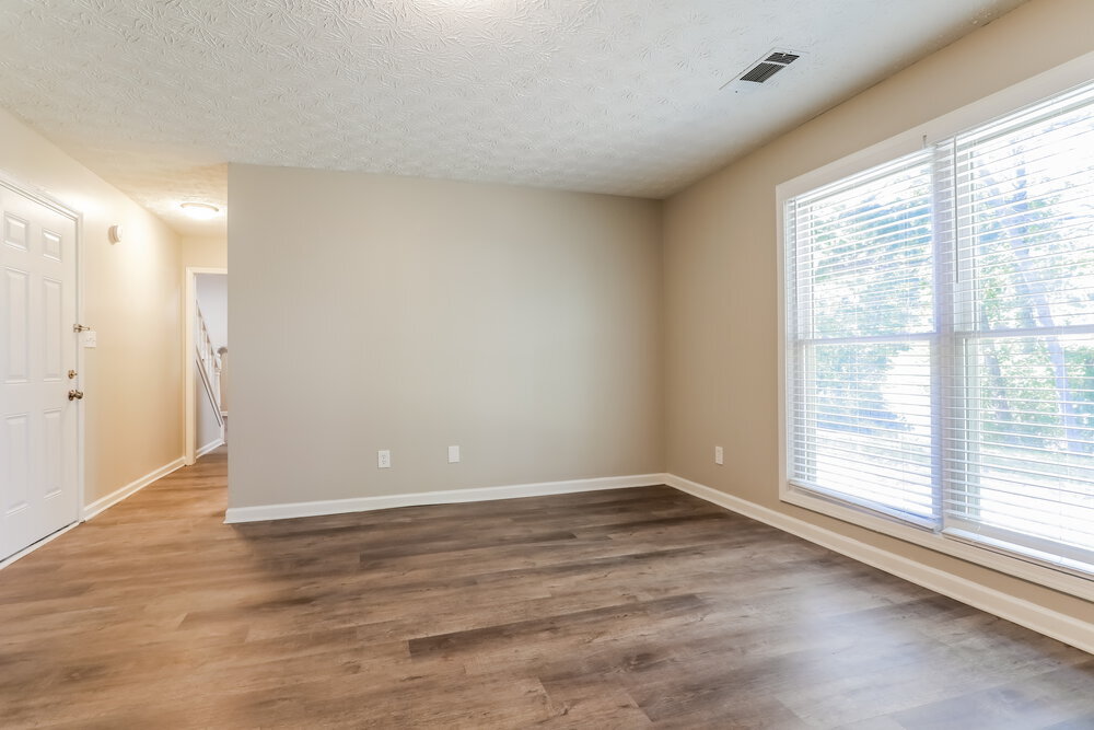 Building Photo - 350 Paris Dr