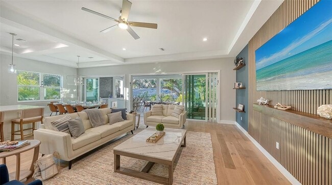 Building Photo - 1537 Siesta Dr