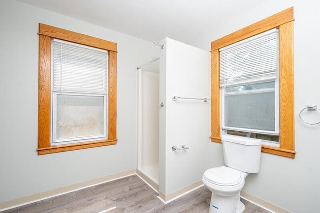 Building Photo - 614 Hoosick St