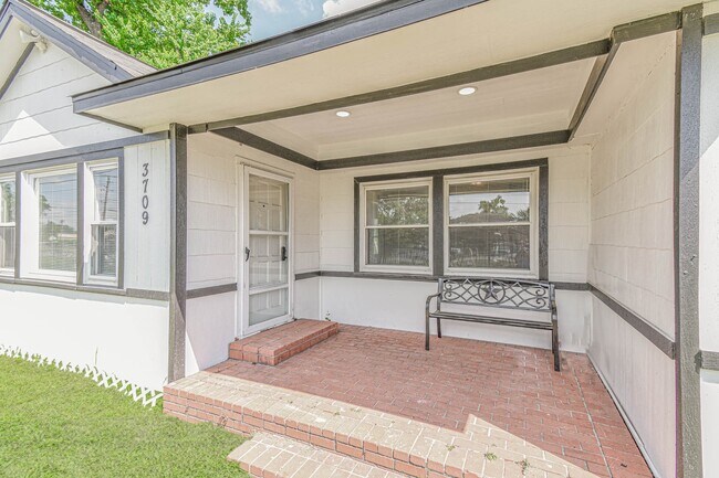 Building Photo - 3709 Gager St