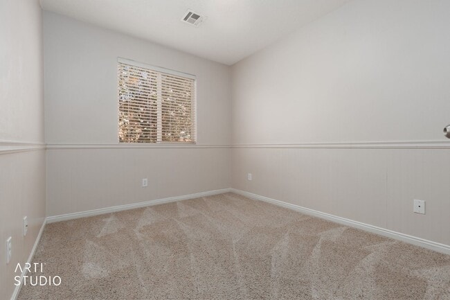 Building Photo - Sky Hawk Townhome