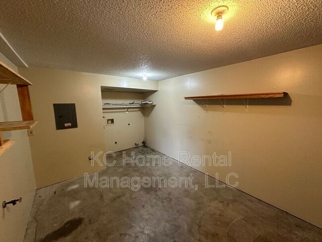 Building Photo - 506 A Skyvue Dr