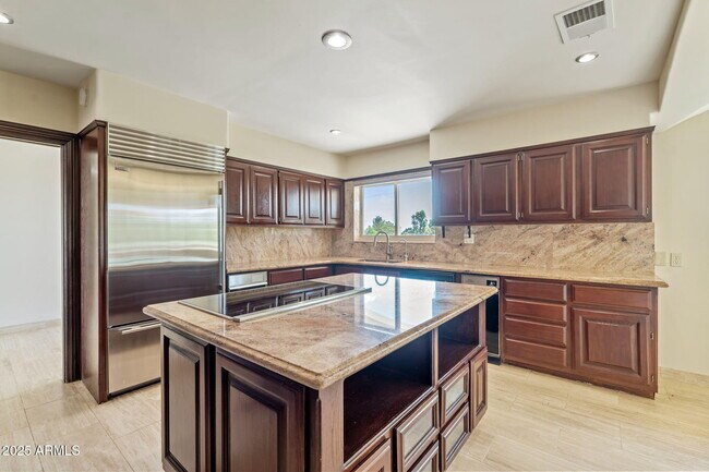Building Photo - 5310 E Camelback Rd