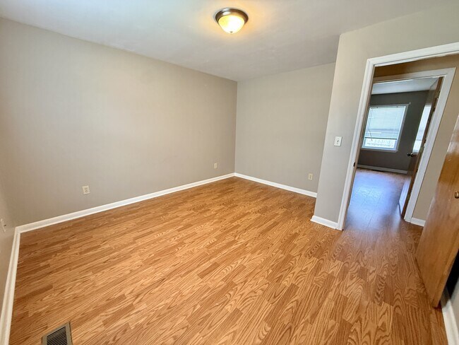 Building Photo - 105 Oakwood Meadows Dr