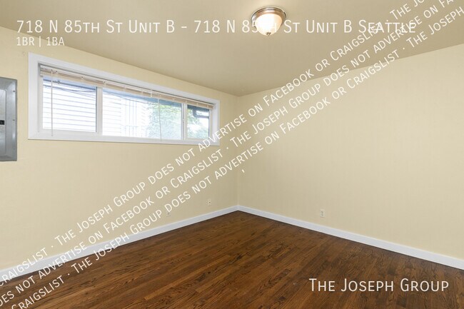Building Photo - 718 N 85th St
