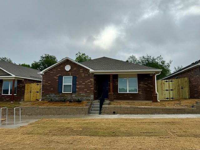 Building Photo - 2440 N Raven Ln