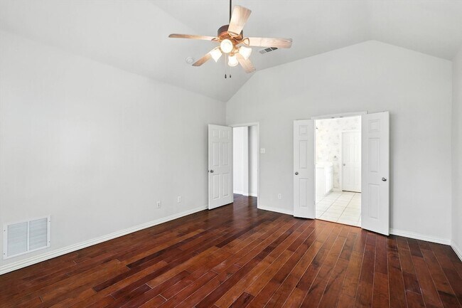 Building Photo - 4501 Sandra Lynn Dr