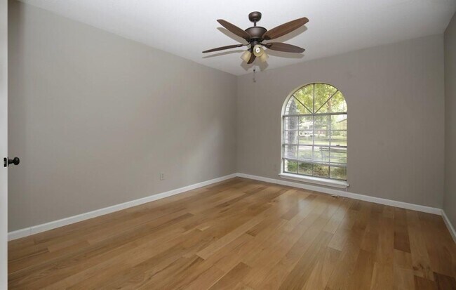 Building Photo - 710 Enchanted Trail Dr
