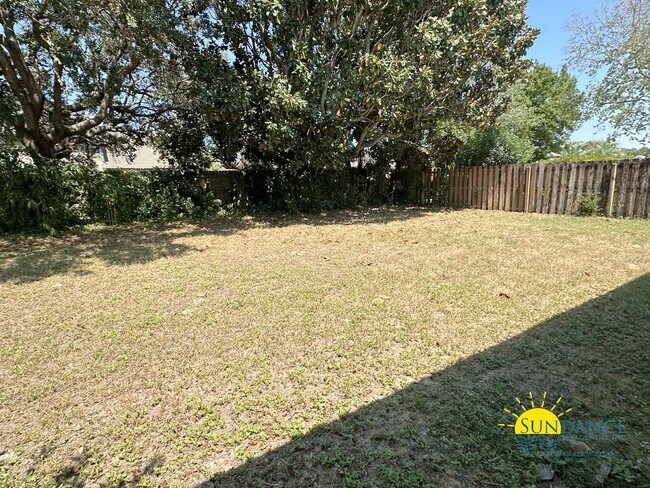 Building Photo - Stunning 3 Bedroom Home in Navarre