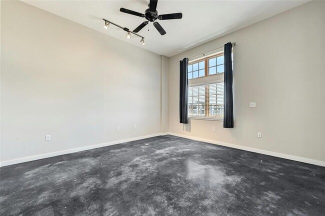 Building Photo - 2235 E 6th St