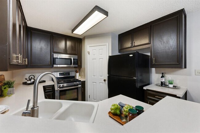 Building Photo - 2306 Alimony Cove