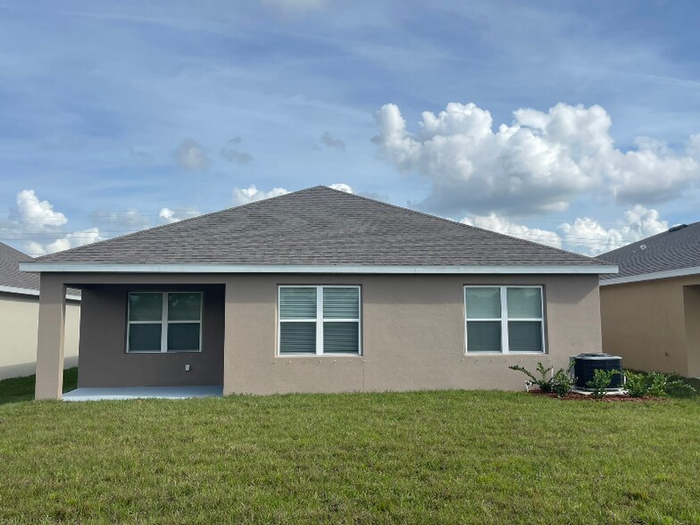 Building Photo - 1352 McFarland Dr