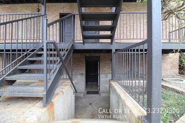 Building Photo - 5528 S Indiana Ave