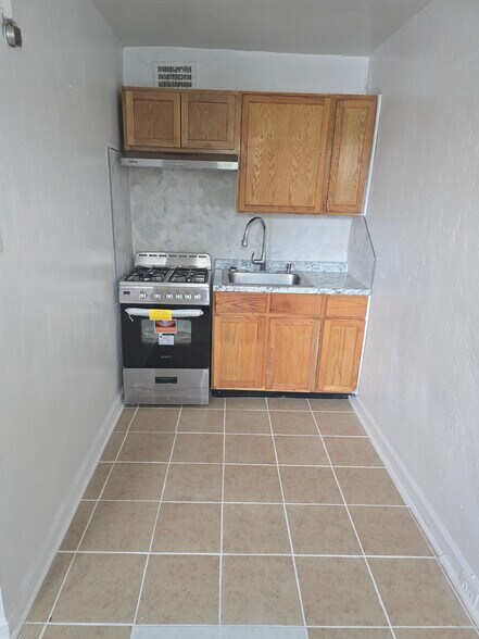 Building Photo - 386 E Upsal St