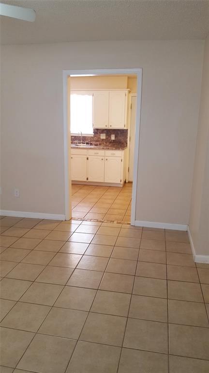 Building Photo - 831 Russell Cir