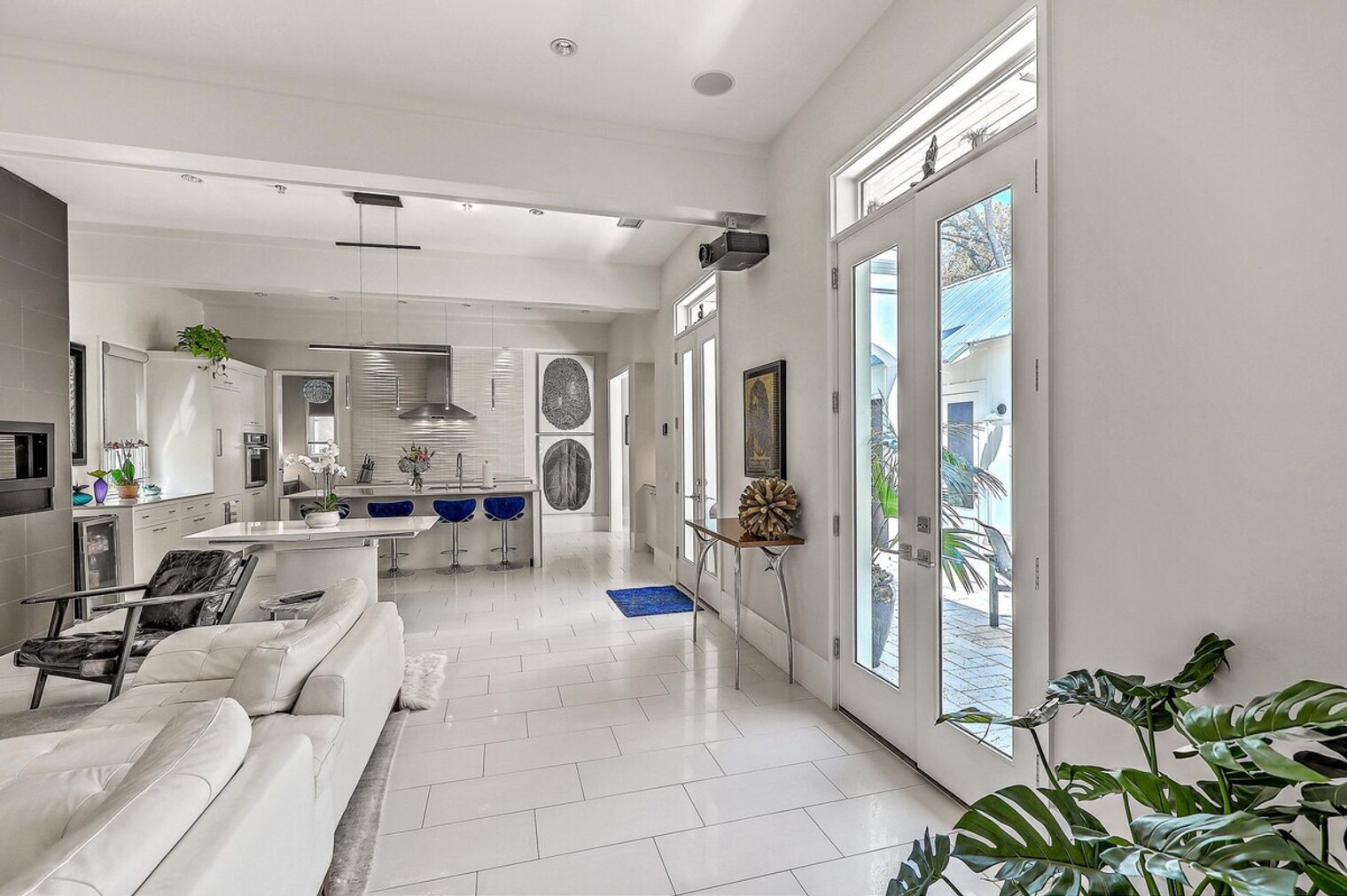 Building Photo - 310 Rivers St