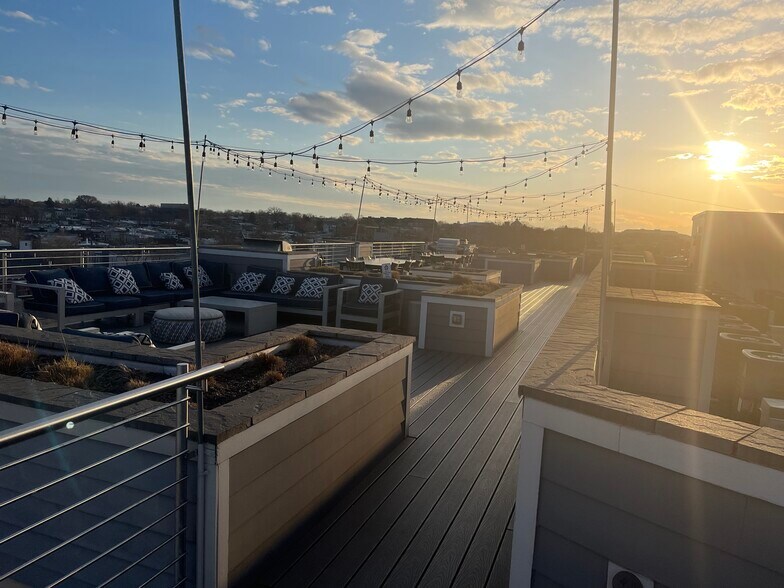 Rooftop - 1350 Maryland Ave NE