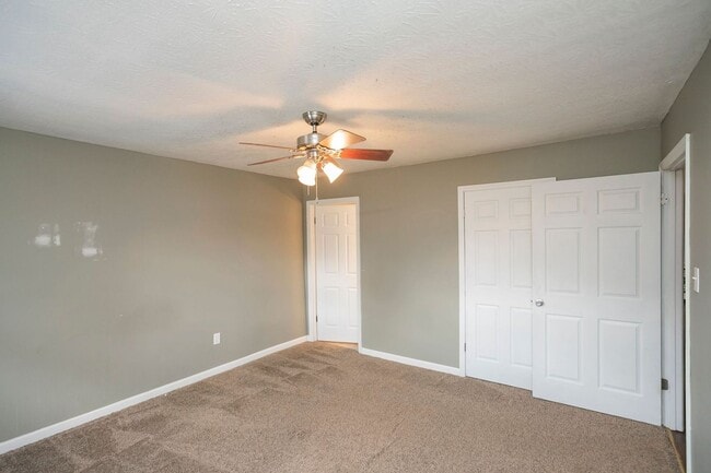Building Photo - 3 Bed home in Carthage with large basement!