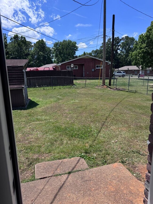 Building Photo - Old Ashland City Duplex