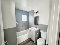 Building Photo - 38 S Parkwood Ave