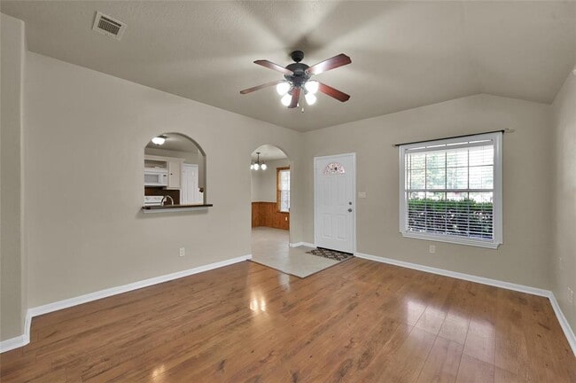 Building Photo - 244 Longview St