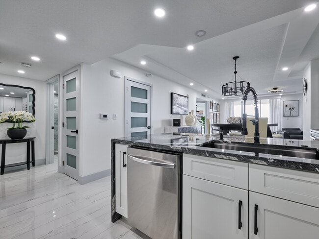 Building Photo - 5051 N Hwy A1A