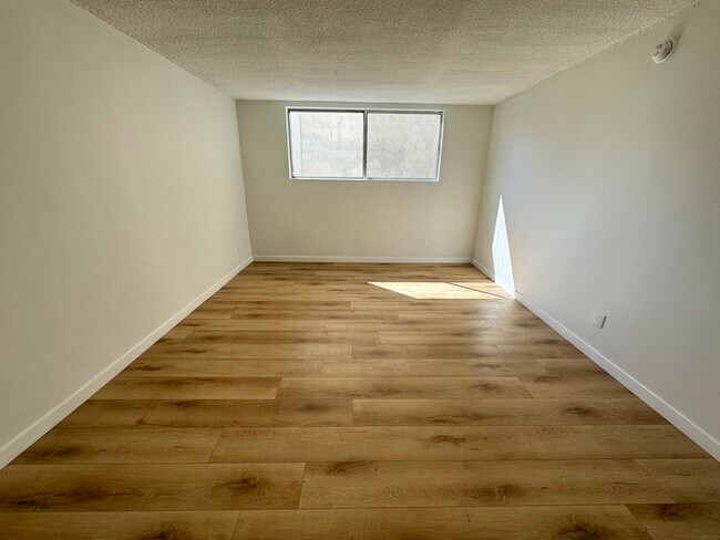 Building Photo - 1547 N Hayworth Ave