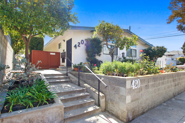 Primary Photo - 420 Hill St in Santa Monica - steps to the...