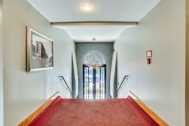 Building Photo - Top Tier Two-Level Abode-- Storage and Parking Included!