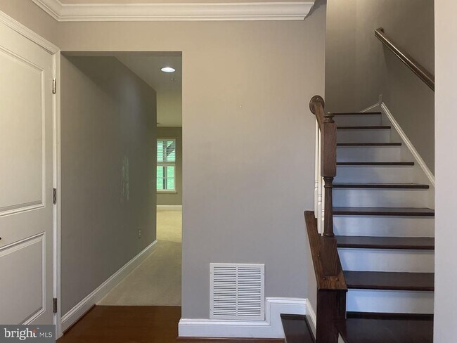 Building Photo - 1880 Thistle Ct