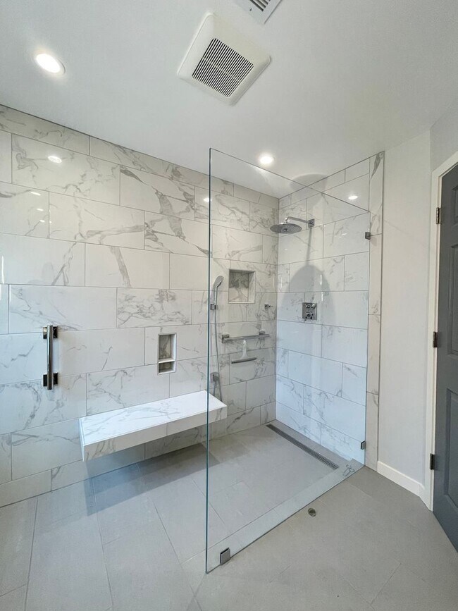 Building Photo - Charming 3 Bedroom 2 Bath Home in Old Town...