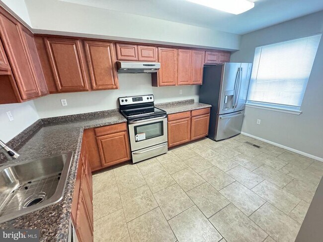 Building Photo - 732 Wilton Farm Dr